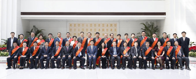圣泉集團(tuán)執(zhí)行總裁唐地源榮膺2014年“影響濟(jì)南”年度創(chuàng)新人物