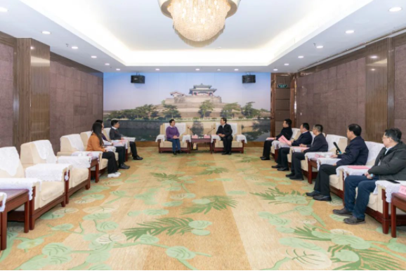 邯鄲市長(zhǎng)樊成華會(huì)見(jiàn)圣戈班磨料磨具中國(guó)區(qū)總經(jīng)理曾玲玲